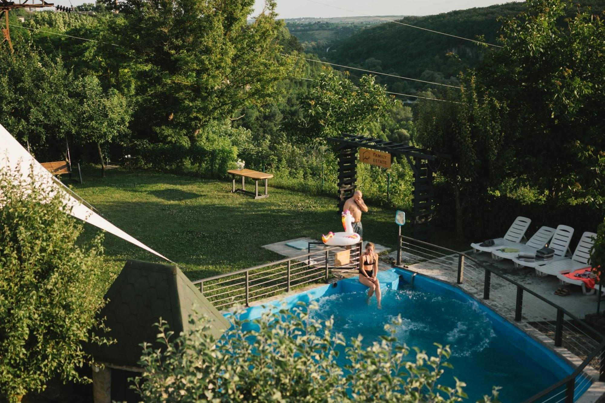 Rodynnyi Maietok Family Estate Villa Kamjanyi Potoki Kültér fotó