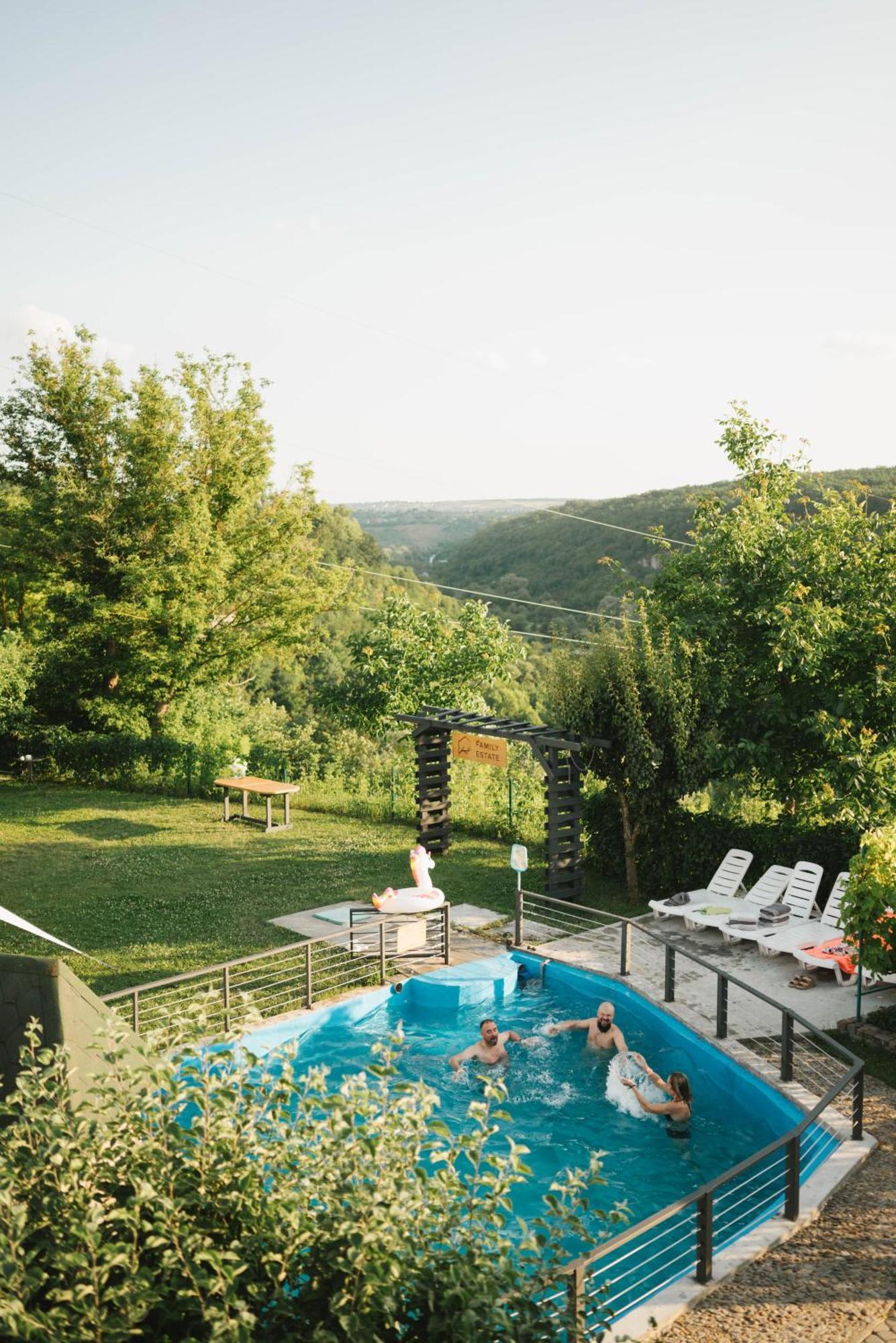Rodynnyi Maietok Family Estate Villa Kamjanyi Potoki Kültér fotó